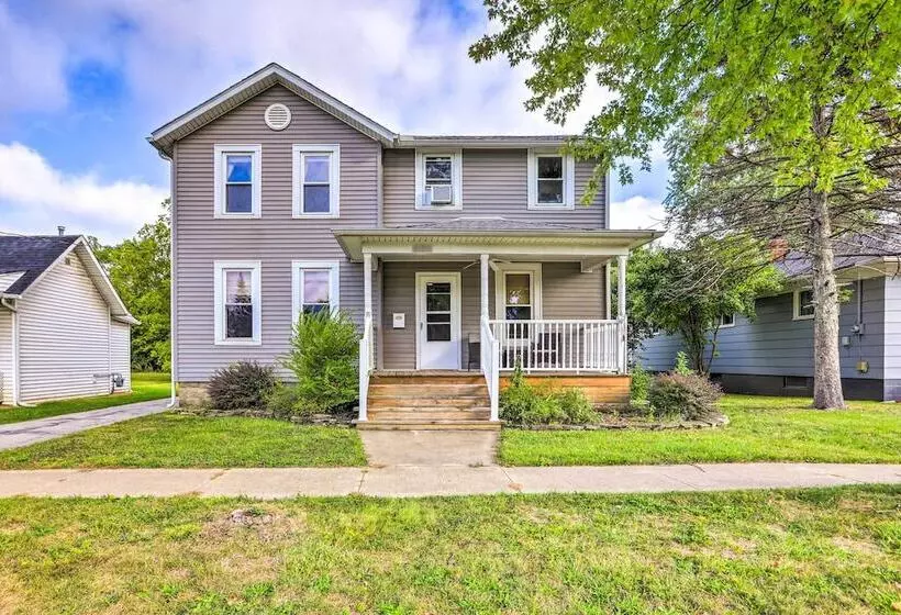 Sweetwater Hideaway    Blocks To Lake Erie!