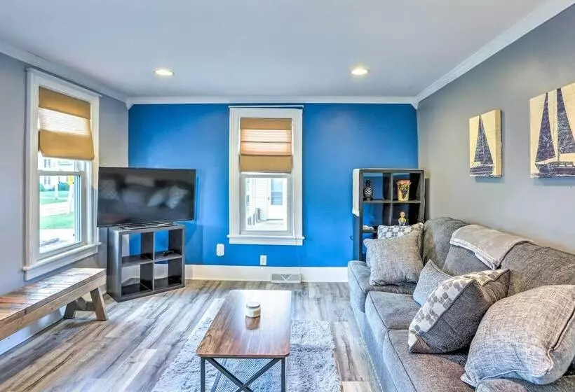 Sweetwater Hideaway    Blocks To Lake Erie!