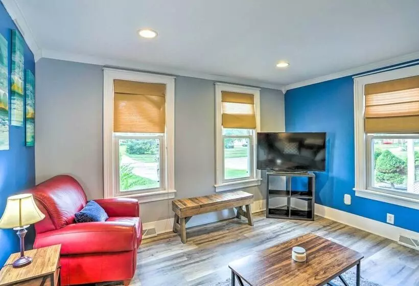 Sweetwater Hideaway    Blocks To Lake Erie!