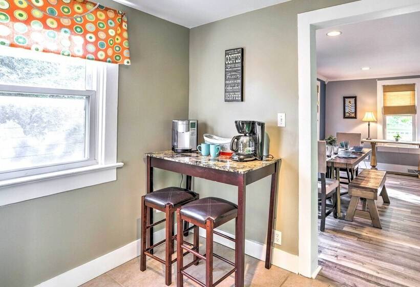 Sweetwater Hideaway Blocks To Lake Erie!