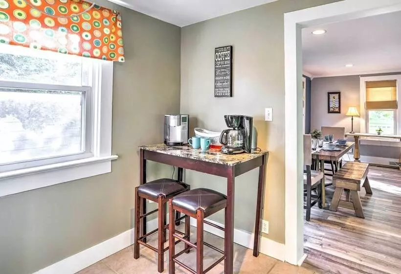 Sweetwater Hideaway    Blocks To Lake Erie!