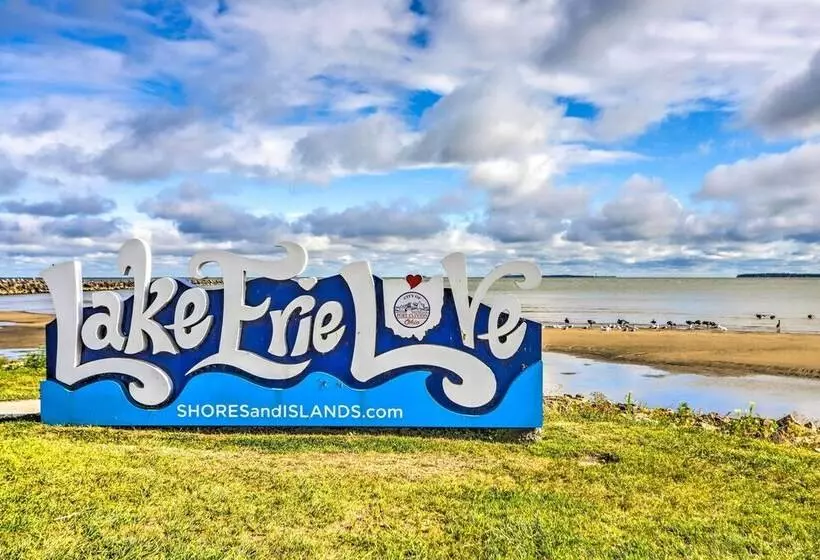 Sweetwater Hideaway    Blocks To Lake Erie!