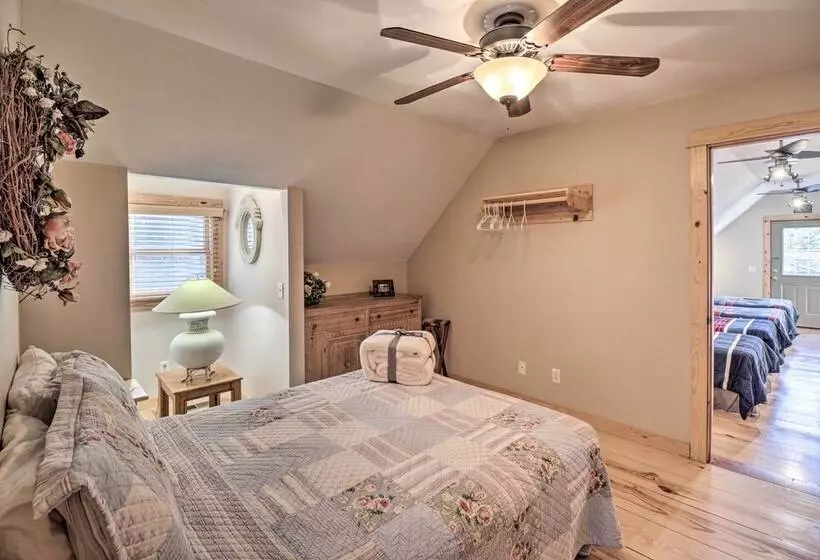 The Captains Quarters In Rogers W/ Covered Porch!