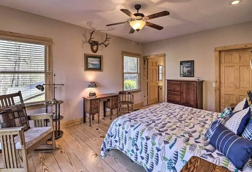 The Captains Quarters In Rogers W/ Covered Porch!