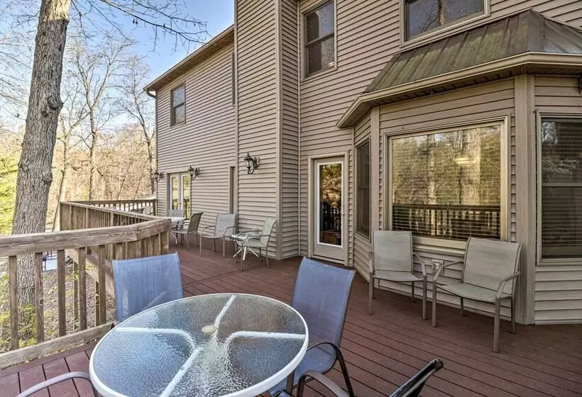 The Captains Quarters In Rogers W/ Covered Porch!