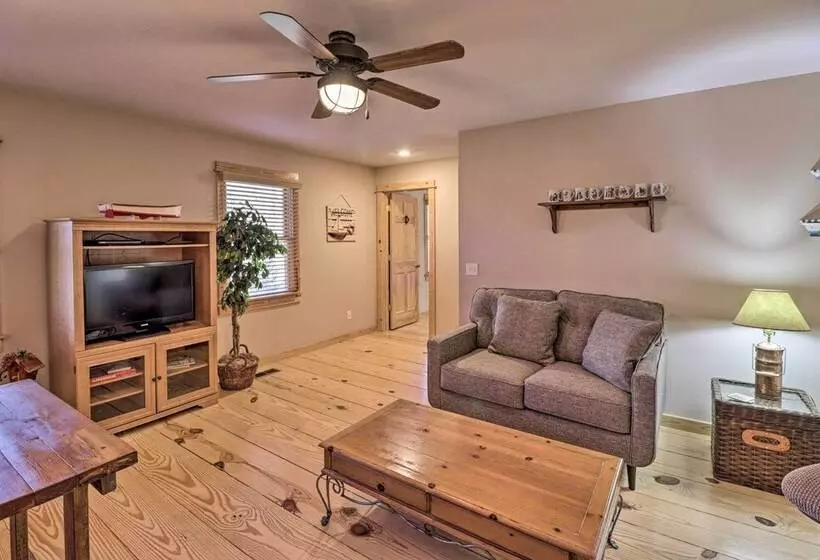 The Captains Quarters In Rogers W/ Covered Porch!