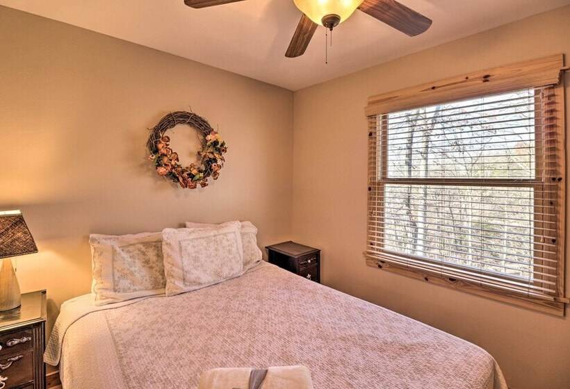 The Captains Quarters In Rogers W/ Covered Porch!