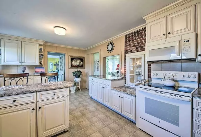 Peaceful Maine Home W/ Patio: Ocean Inlet Getaway!