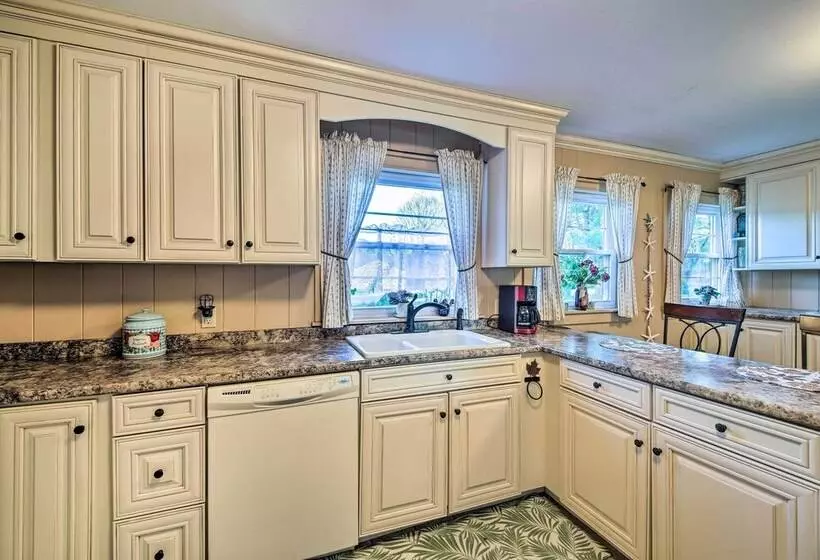 Peaceful Maine Home W/ Patio: Ocean Inlet Getaway!