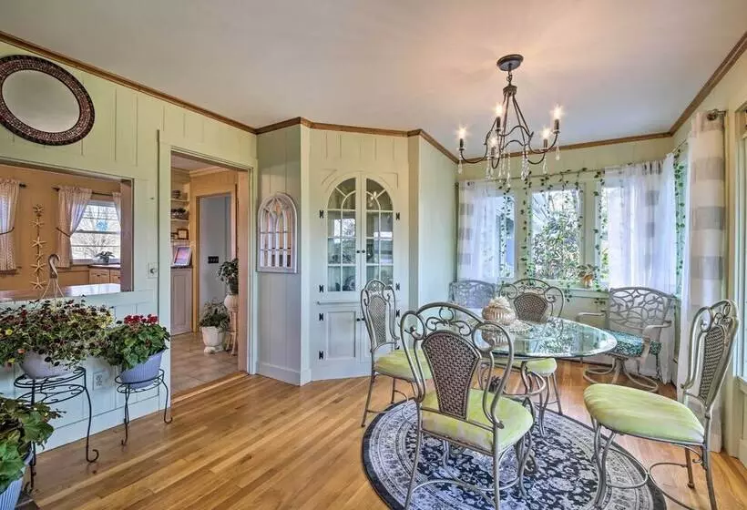 Peaceful Maine Home W/ Patio: Ocean Inlet Getaway!