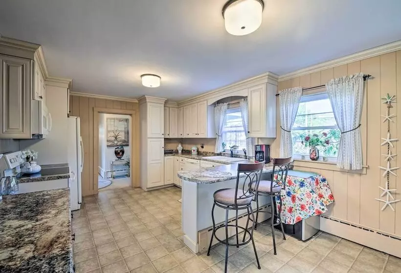 Peaceful Maine Home W/ Patio: Ocean Inlet Getaway!