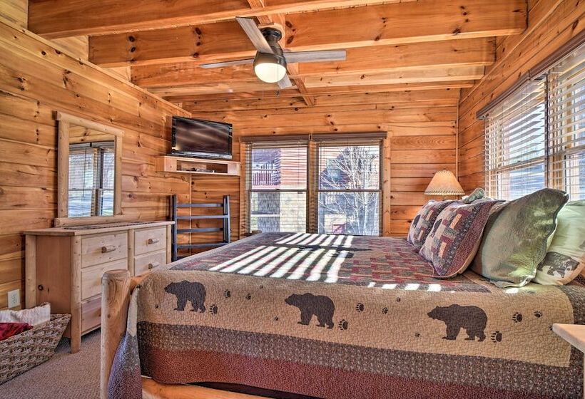 Upscale Sevierville Retreat W/ Deck & Hot Tub!