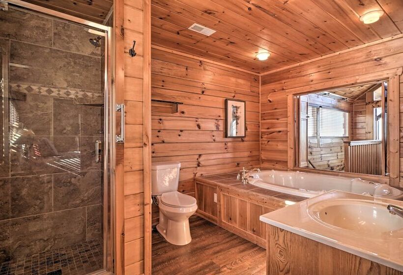 Upscale Sevierville Retreat W/ Deck & Hot Tub!