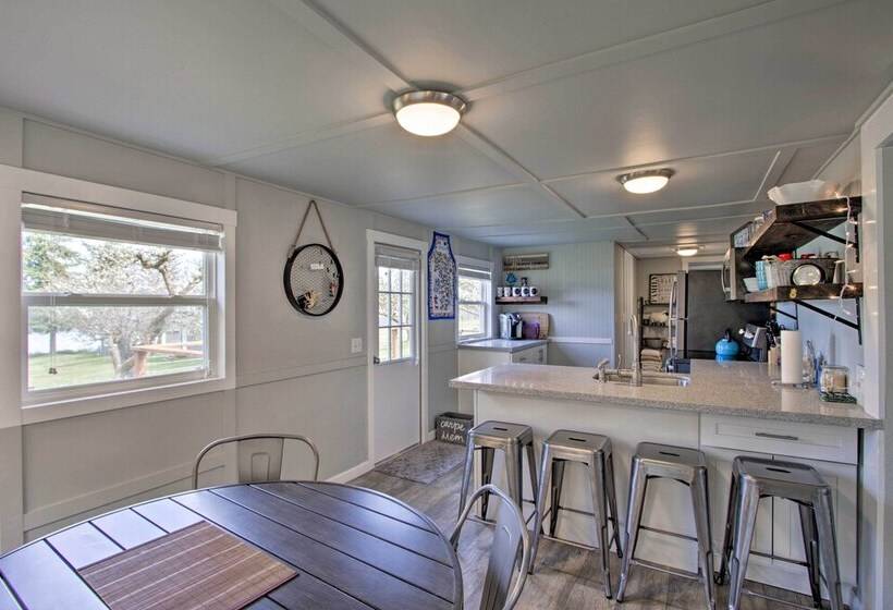 Waterfront Anderson Island Home W/kayaks