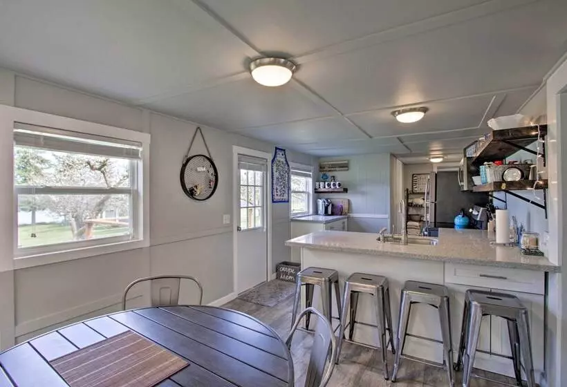 Waterfront Anderson Island Home W/kayaks