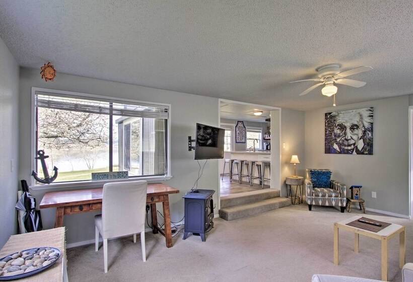 Waterfront Anderson Island Home W/kayaks