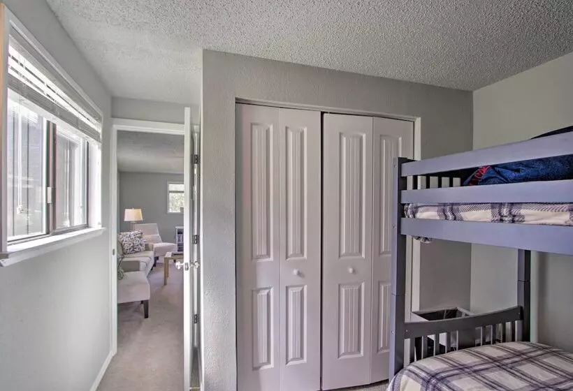 Waterfront Anderson Island Home W/kayaks