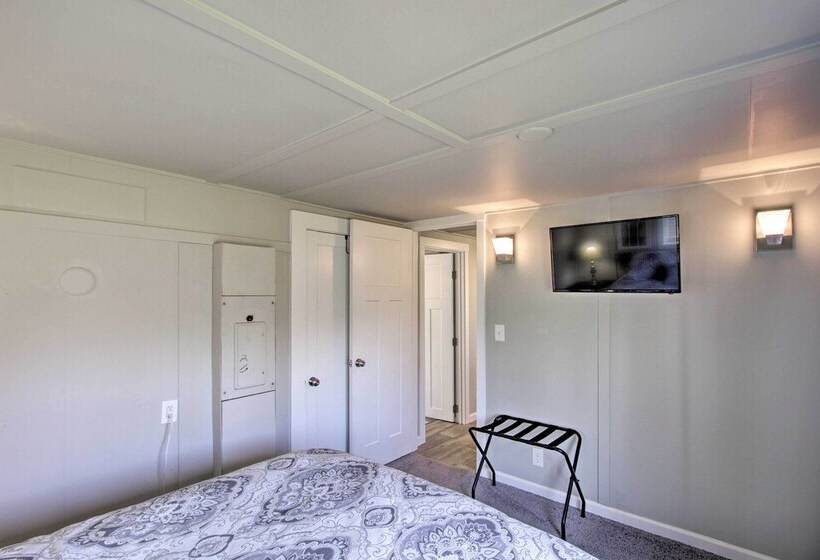 Waterfront Anderson Island Home W/kayaks