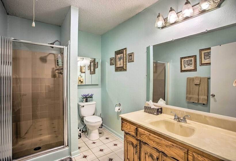 Cedar Creek Reservoir Home W/ Private Boat Launch!