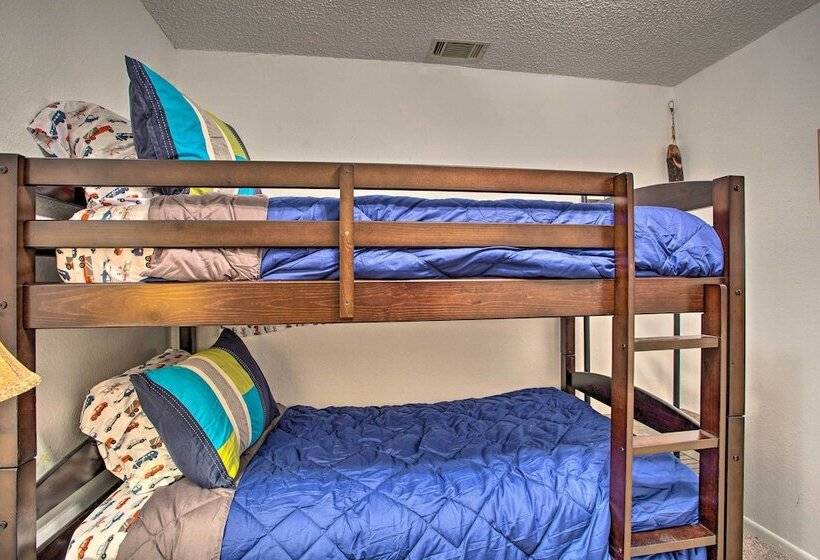 Cedar Creek Reservoir Home W/ Private Boat Launch!