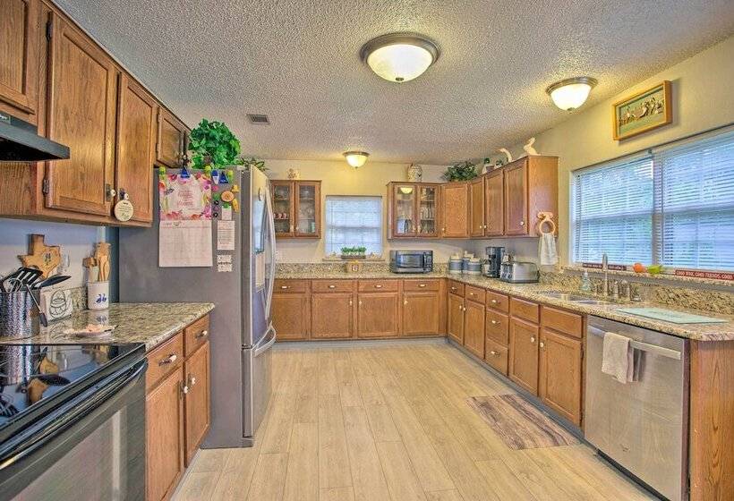 Cedar Creek Reservoir Home W/ Private Boat Launch!