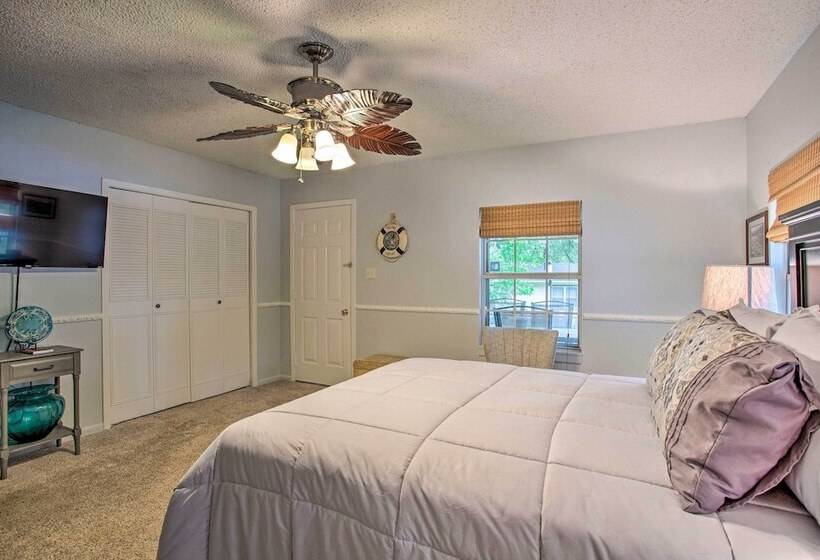 Cedar Creek Reservoir Home W/ Private Boat Launch!