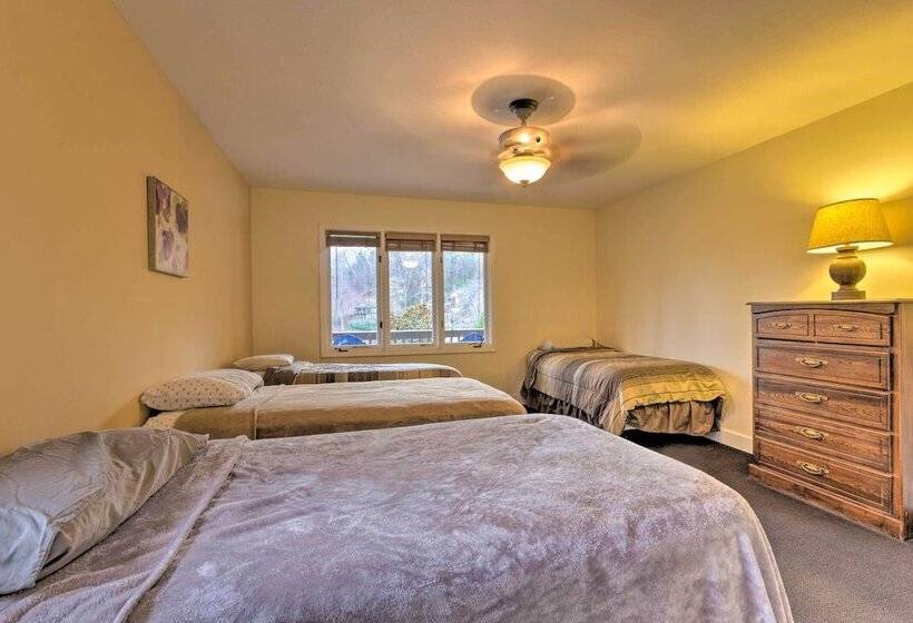 2 Story Deck: Waterfront Lake Lure Home!