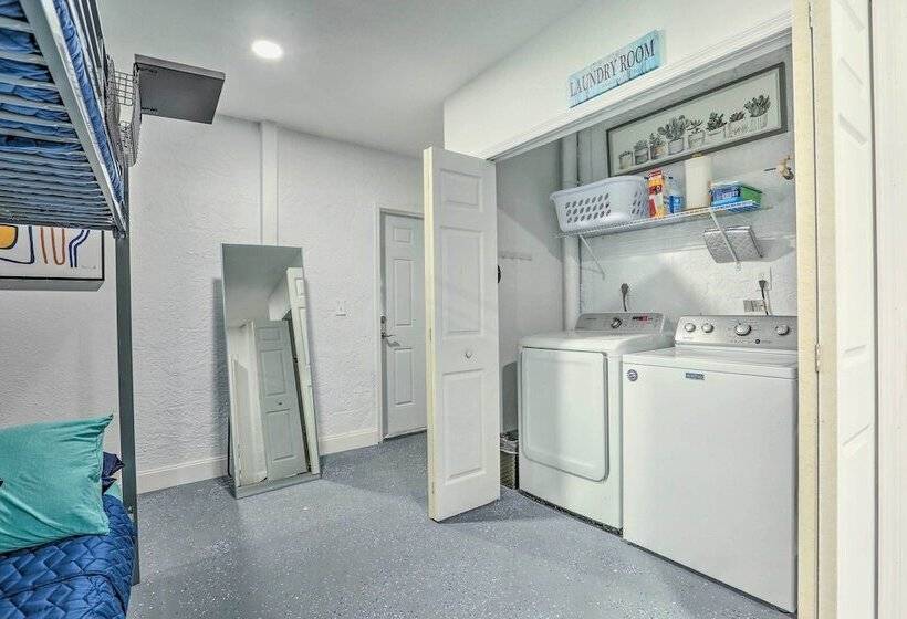 Airy Canalfront Oasis In Cape Coral W/ Pool!