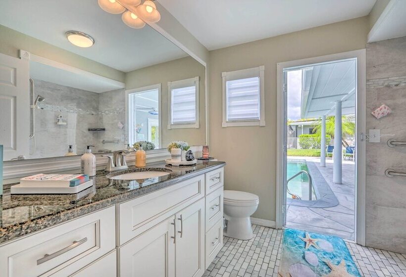 Airy Canalfront Oasis In Cape Coral W/ Pool!