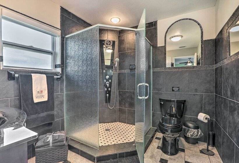 Airy Canalfront Oasis In Cape Coral W/ Pool!