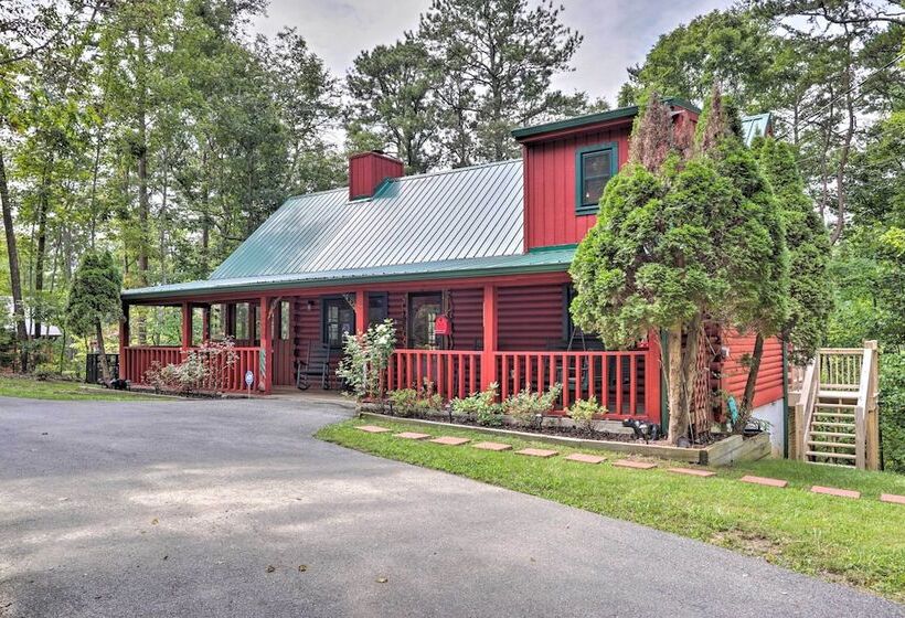 Sevierville Blue Ridge Bungalow W/ Hot Tub, Deck