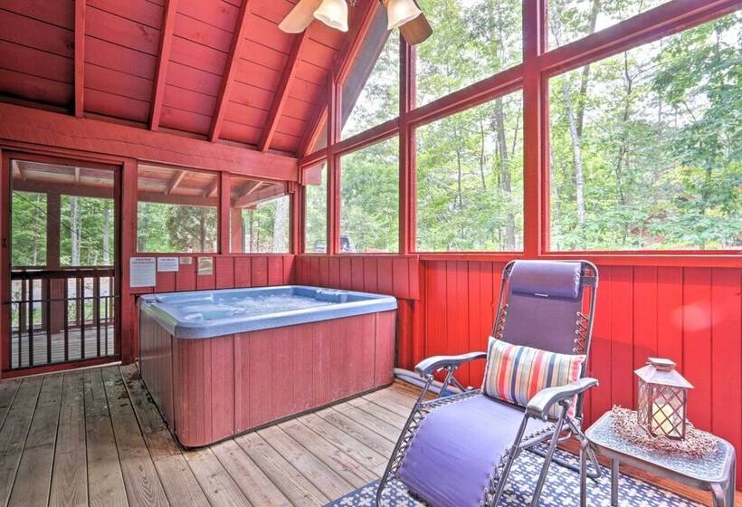 Sevierville Blue Ridge Bungalow W/ Hot Tub, Deck