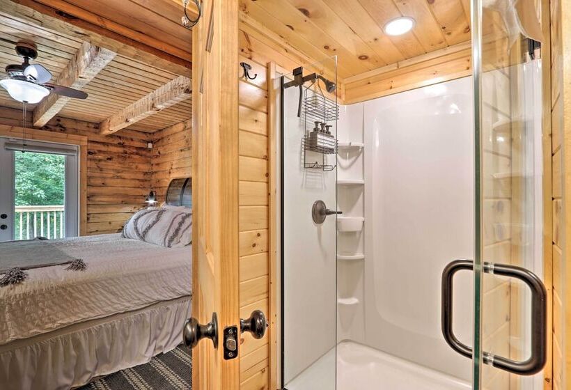 Sevierville Blue Ridge Bungalow W/ Hot Tub, Deck