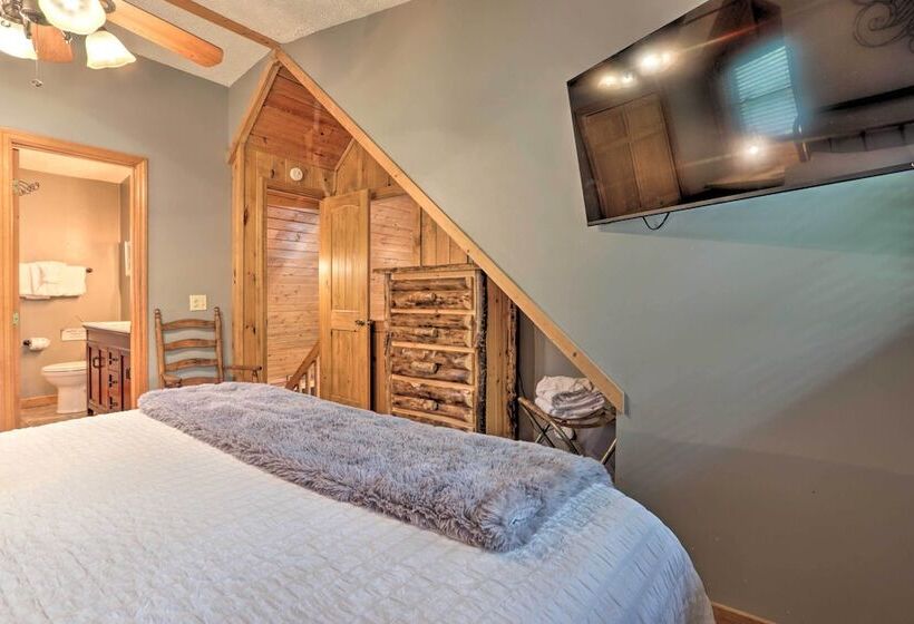 Sevierville Blue Ridge Bungalow W/ Hot Tub, Deck