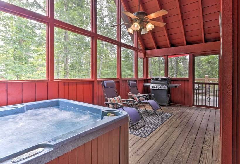 Sevierville Blue Ridge Bungalow W/ Hot Tub, Deck