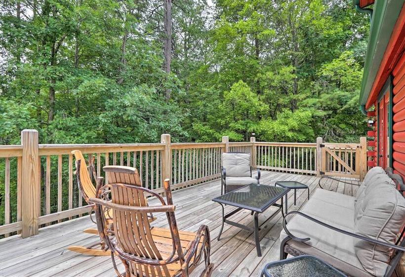 Sevierville Blue Ridge Bungalow W/ Hot Tub, Deck