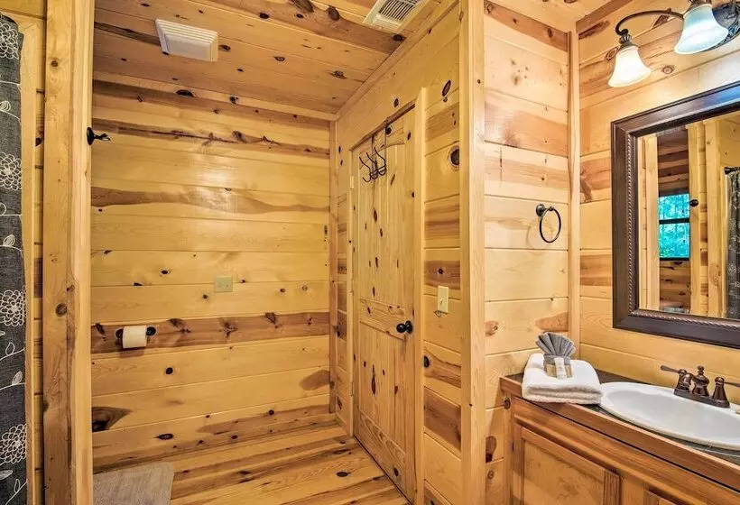 Quiet Mountain Fork River Cabin W/ Water View Deck