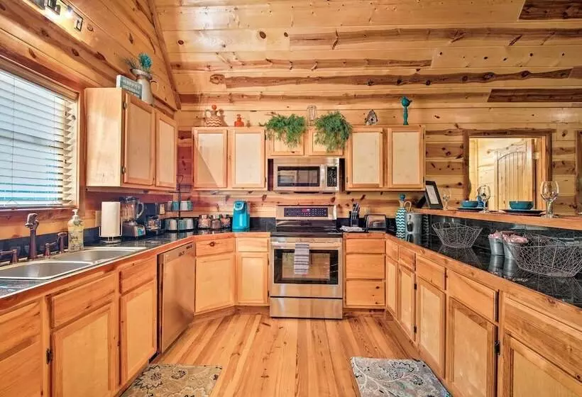 Quiet Mountain Fork River Cabin W/ Water View Deck