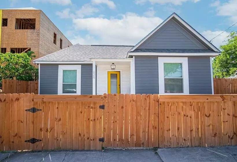Charming 4br/2ba Only 5 Mins Downtown & Riverwalk