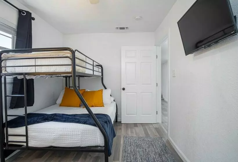 Charming 4br/2ba Only 5 Mins Downtown & Riverwalk