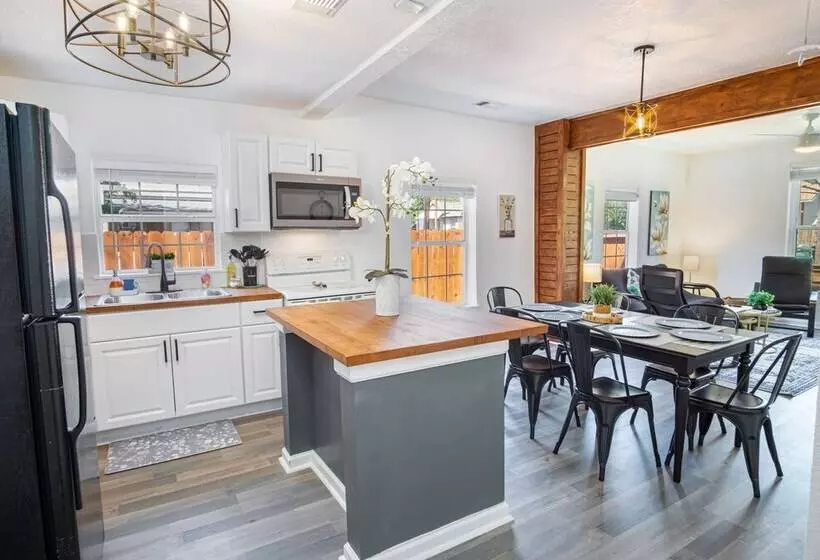 Charming 4br/2ba Only 5 Mins Downtown & Riverwalk