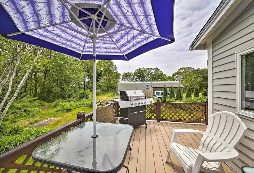 Charming East Boothbay Cottage W/ Large Yard!