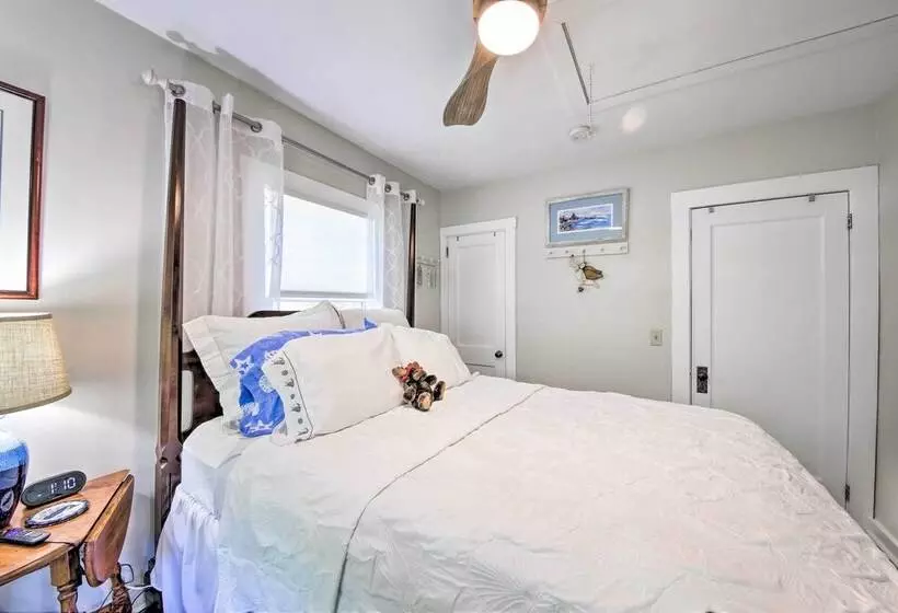 Charming East Boothbay Cottage W/ Large Yard!