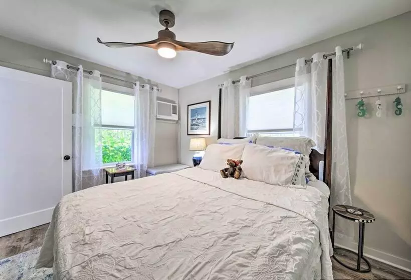 Charming East Boothbay Cottage W/ Large Yard!