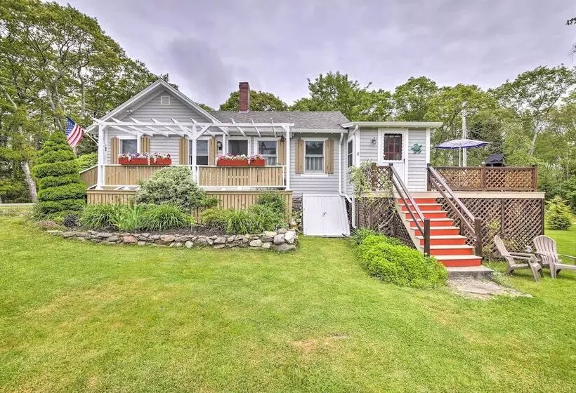 Charming East Boothbay Cottage W/ Large Yard!