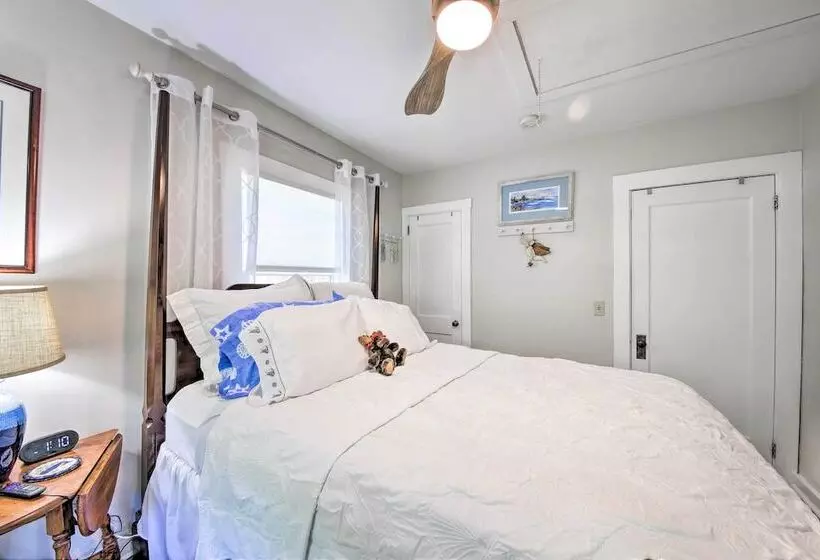 Charming East Boothbay Cottage W/ Large Yard!