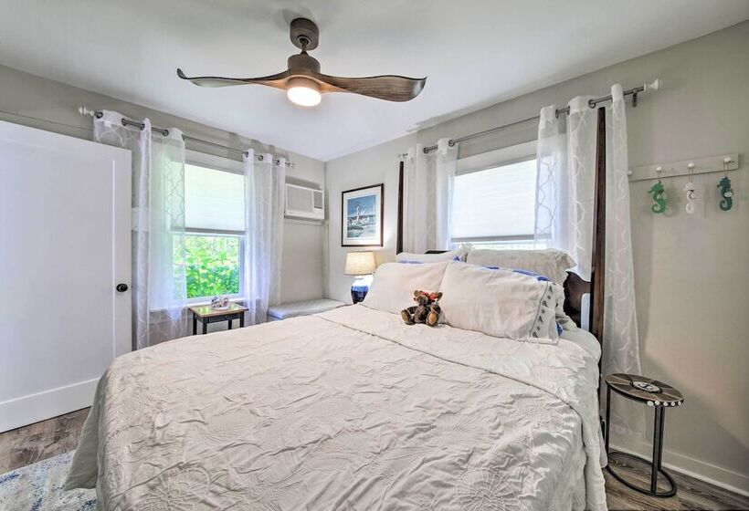 Charming East Boothbay Cottage W/ Large Yard!