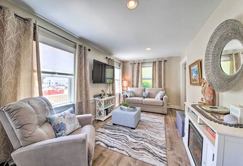 Charming East Boothbay Cottage W/ Large Yard!