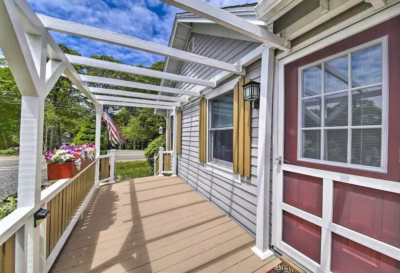 Charming East Boothbay Cottage W/ Large Yard!