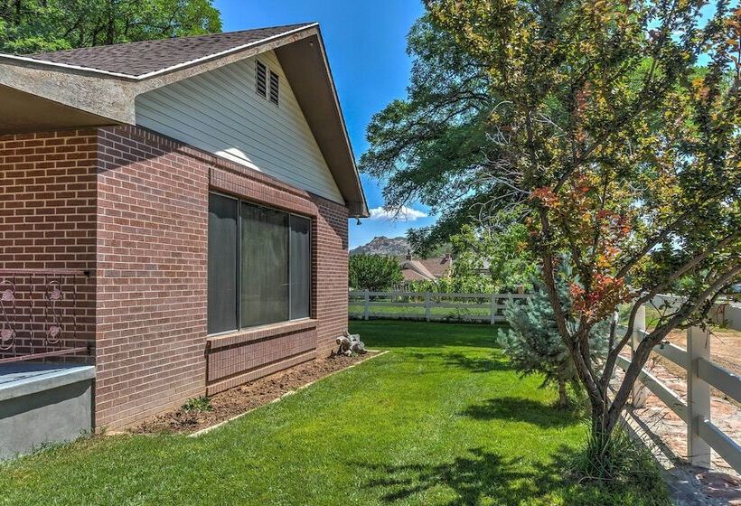 Central Escalante Home ~ 5 Mi To Grand Staircase!